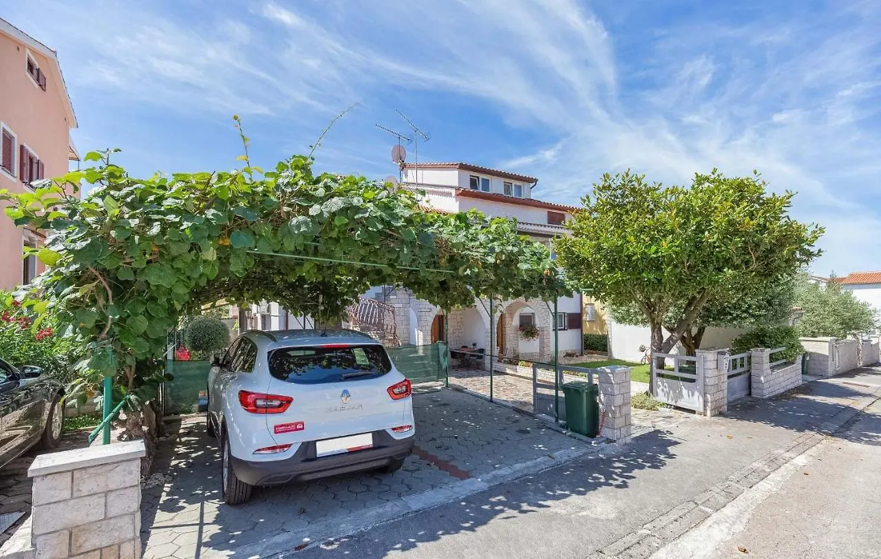 Zlata Apartment Porec 0*,